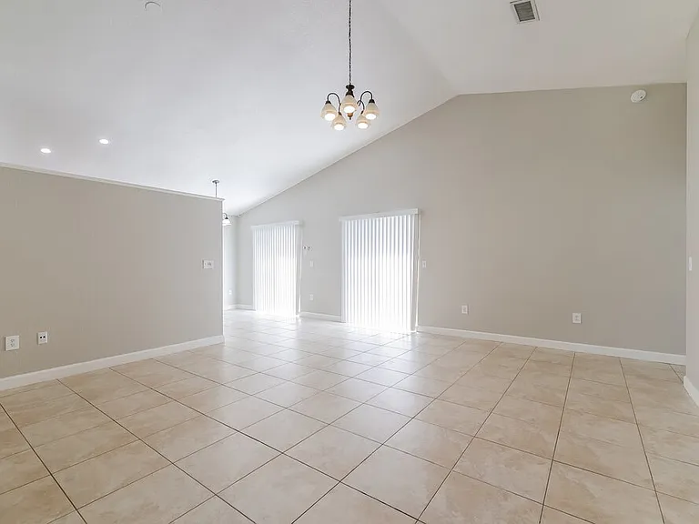 2120 Cuxham Ct — Photo 4