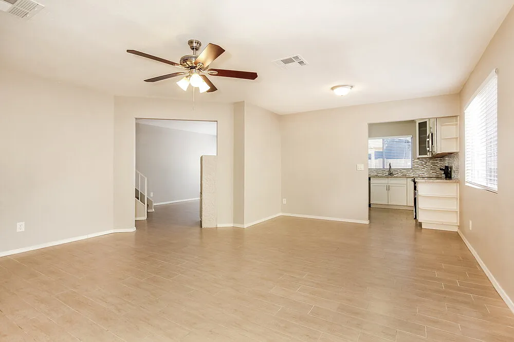 3 bed, 2.5 bath, 1425 sqft, $2,280 — Photo 4