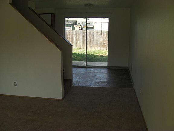 5th image of 2900 SE 38th Ct