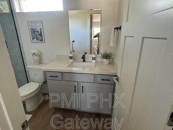 4th image of 430 W 7th St Unit 3