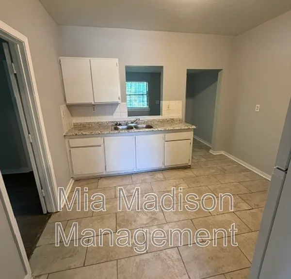 1415 Richards St — Photo 6