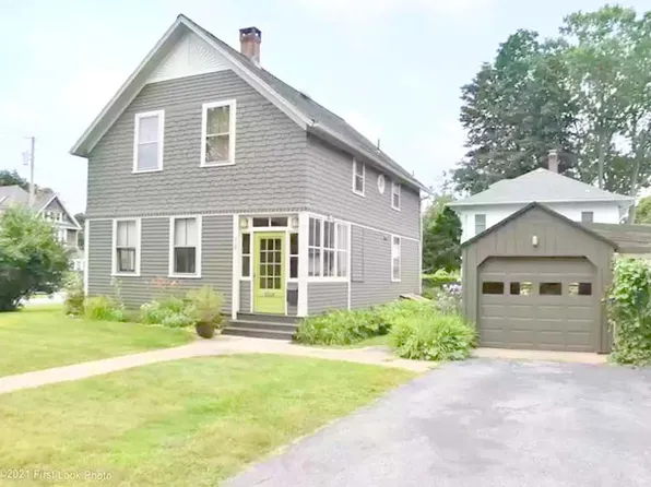 74 Meadow Ave, South Kingstown, RI 02879