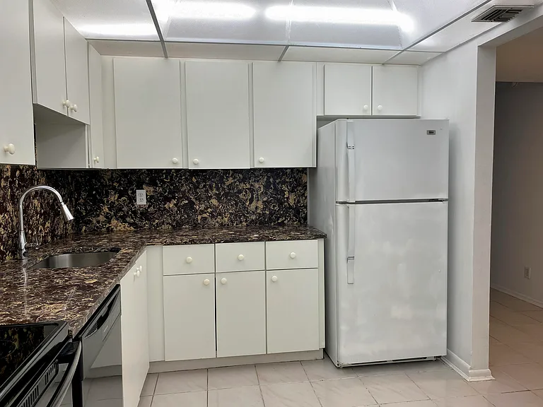 2751 S Palm Aire Dr #107 — Photo 22