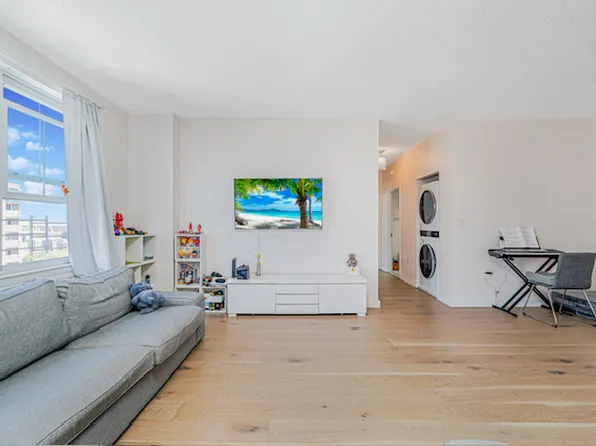 60 Oceana Drive West image 15 of 23