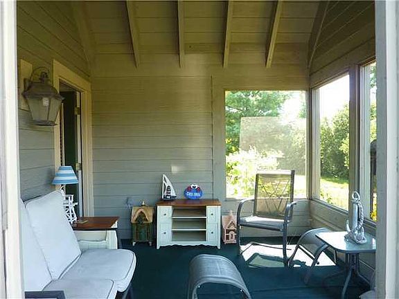3rd image of 84 Stonington Cir