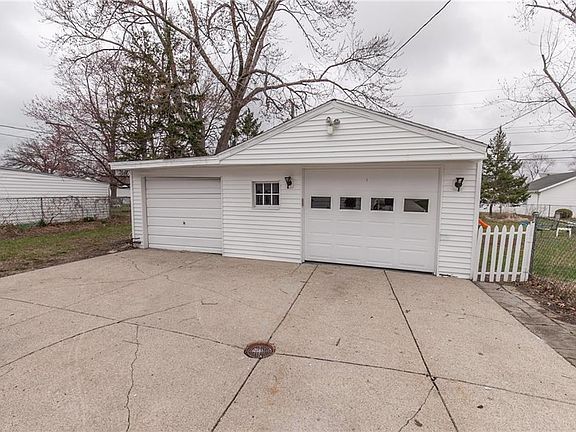 2nd image of 399 E 307th St