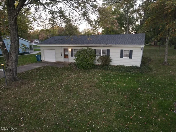 5663 Fairland Rd, Clinton, OH 44216