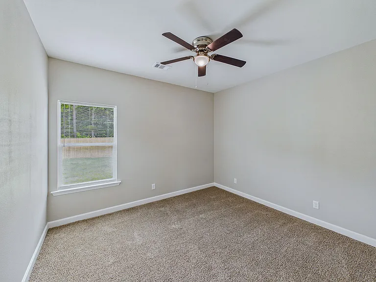 402 Redbud Ct — Photo 5