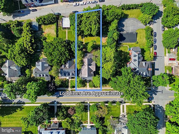 5th image of 121 W Springettsbury Ave