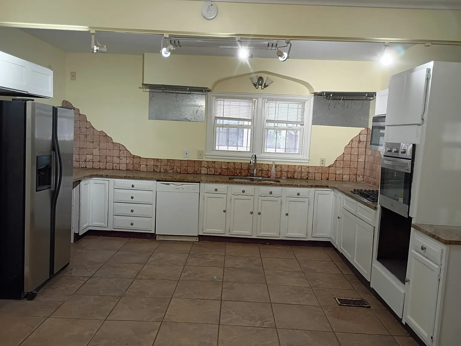 4 bed, 2143 sqft, $2,600 — Photo 1