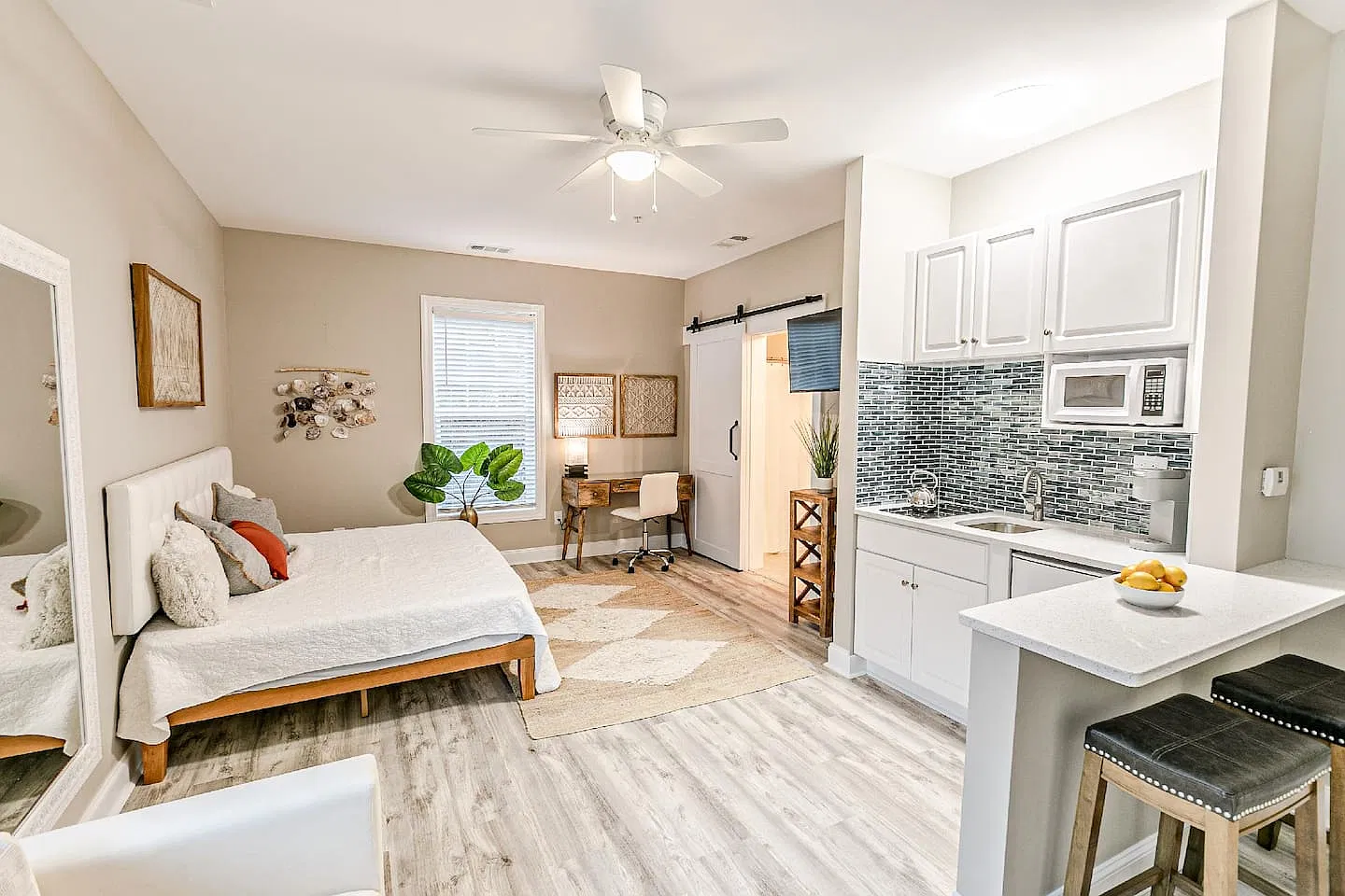 Studio, $2,385 — Photo 4