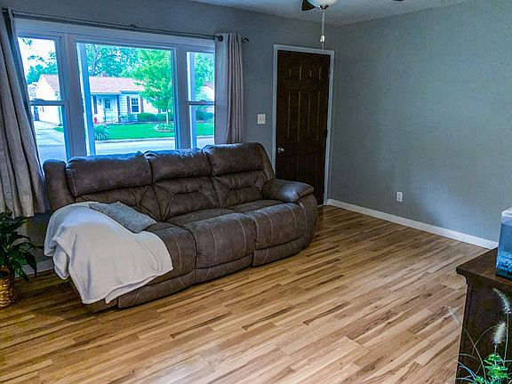 5th image of 729 Hiawatha Dr