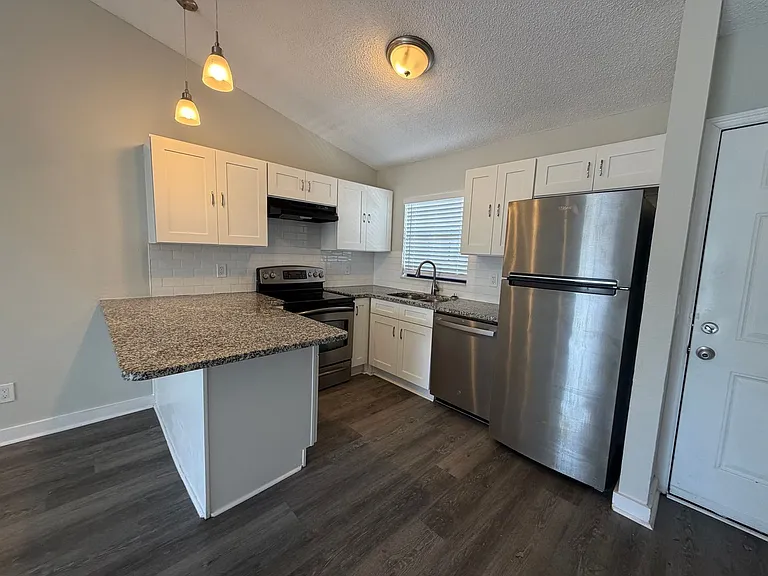 501 Saint Michaels Way — Photo 10