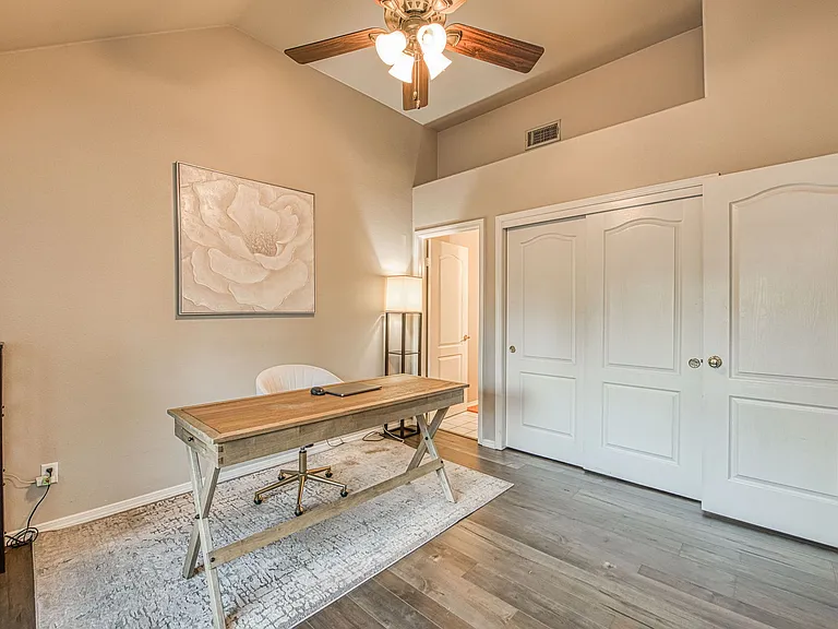 921 E Foxhill Dr — Photo 21