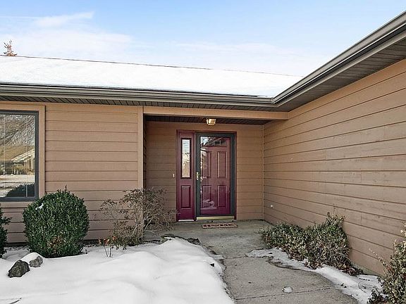 3rd image of 7916 Wildberry Ln