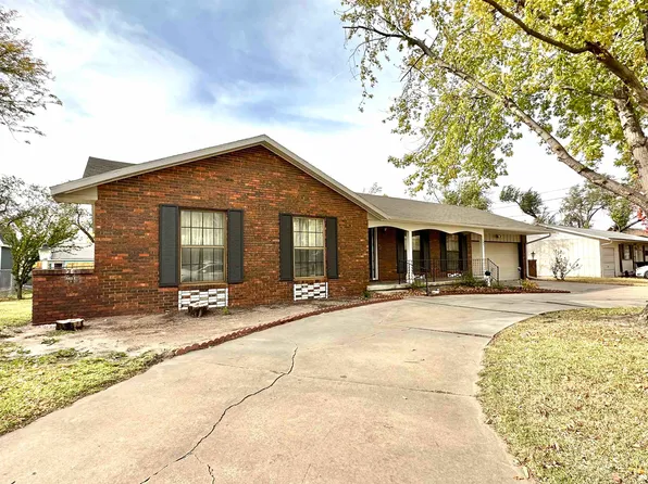 105 Duncan Ter, Newton, KS 67114