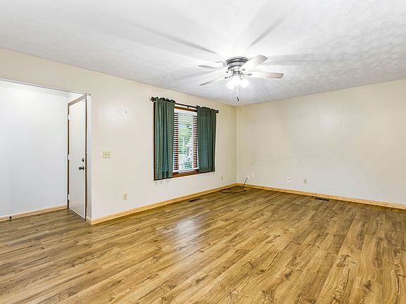 2nd image of 1143 Derby Rd