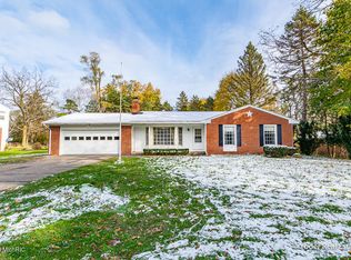 974 Collindale Ave NW, Grand Rapids, MI 49504