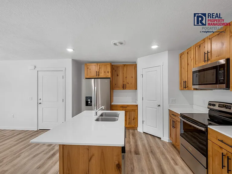 1014 W Quinn Rd #8 — Photo 4