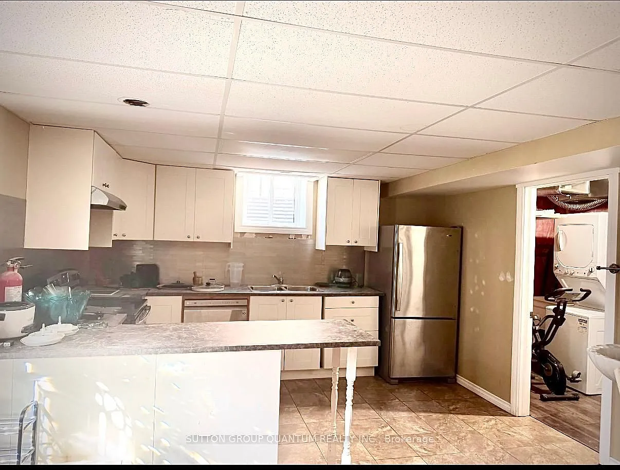 6 bed, $1,500 — Photo 3