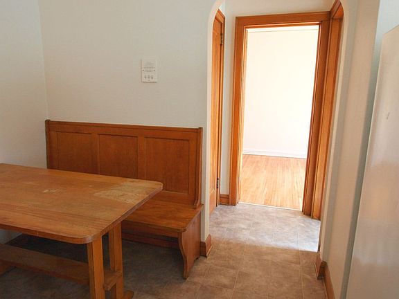 5th image of 1118 Lowry Ave NE APT 1
