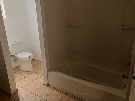 4th image of 4200 N Ventura Ave #C