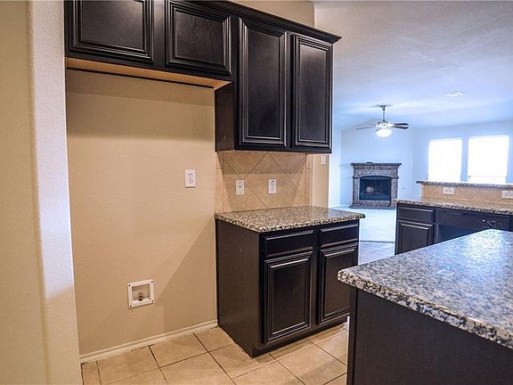 3rd image of 1025 Lake Grove Dr