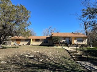 306 Whispering Oaks Ln, Ingram, TX 78025
