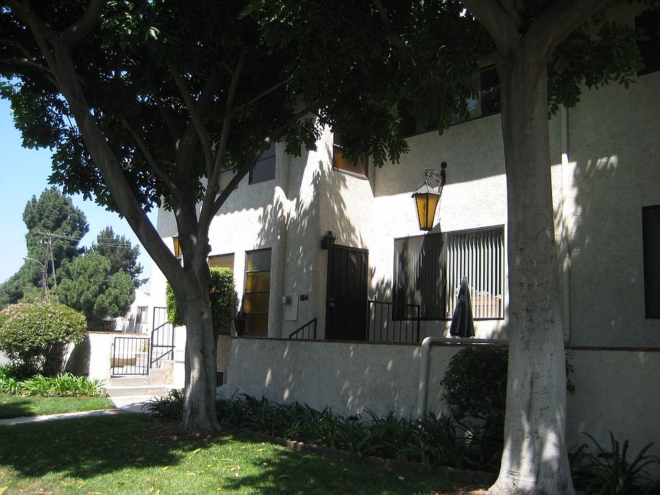 Front patio with shade trees