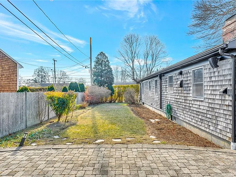 1 Collins Ter — Photo 28