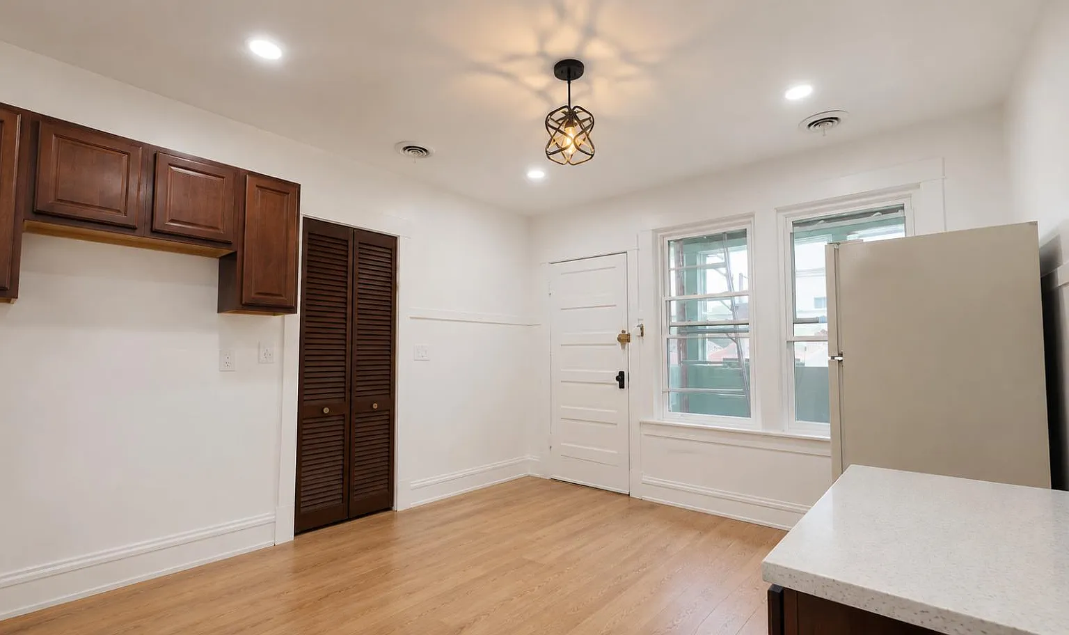 1 bed, 1000 sqft, $1,595 — Photo 1