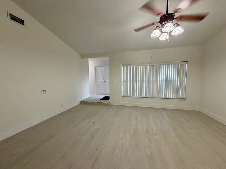 11061 Nutmeg Dr — Photo 11