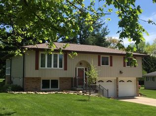 104 Hilltop Dr NE, Mount Vernon, IA 52314