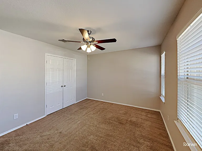 632 Hutchins Dr — Photo 15