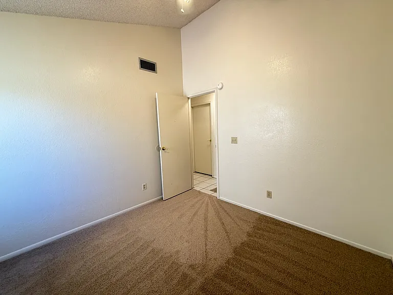 9368 N Hampshire Dr — Photo 7