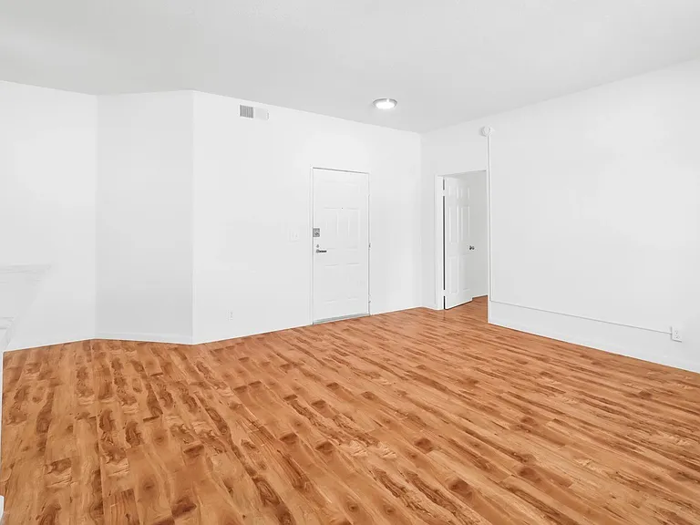 1828 Purdue Ave #203 — Photo 3