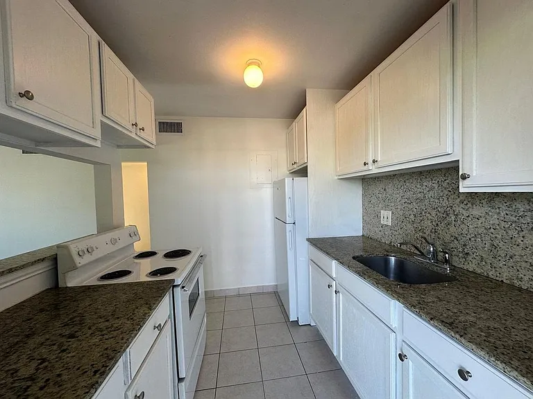 817 Lighthouse Dr #C — Photo 3