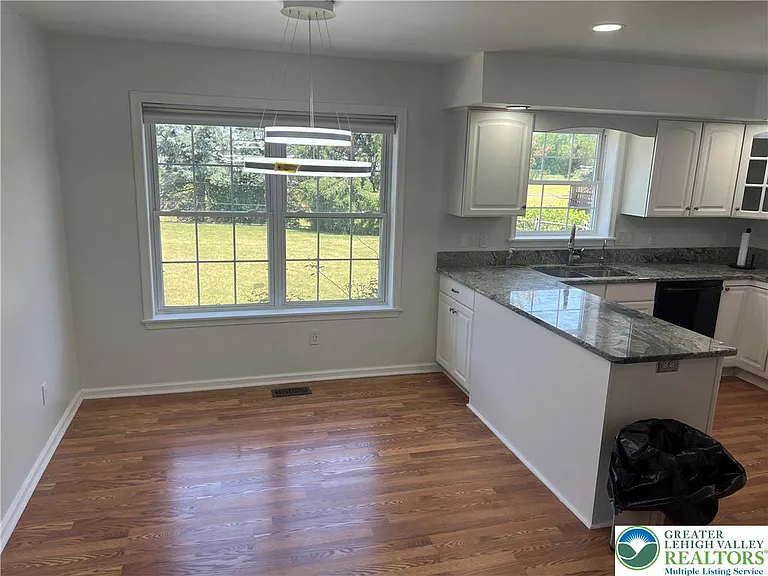 2593 Halleck Dr — Photo 6
