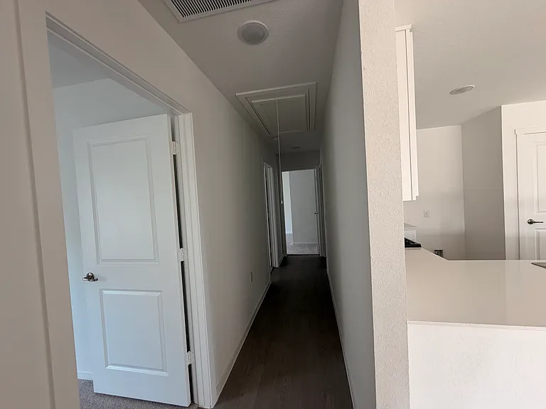 10807 Bernal Cv — Photo 7