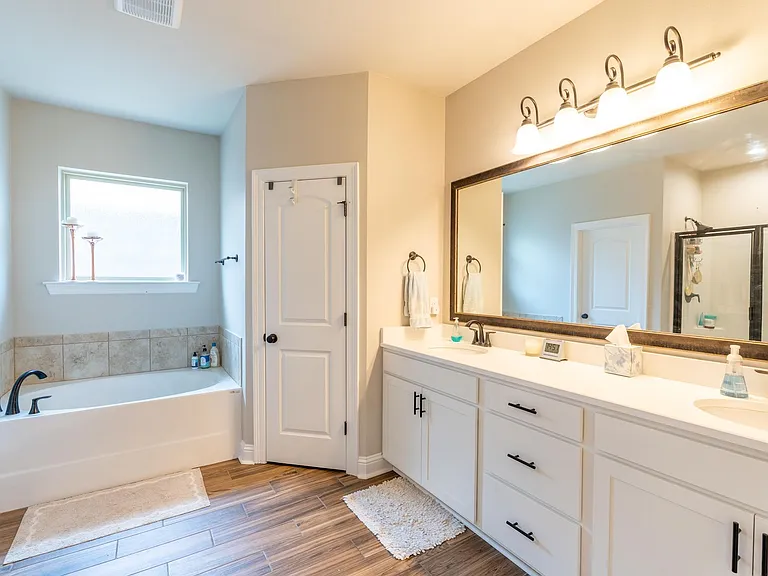 430 Mangrove Ln — Photo 7