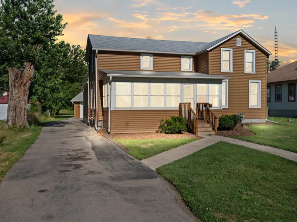 32374 White St, Kirkland, IL 60146