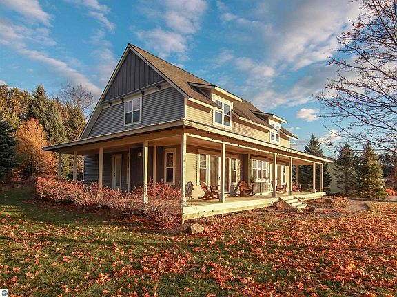 3rd image of 7855 Keewenaw Dr