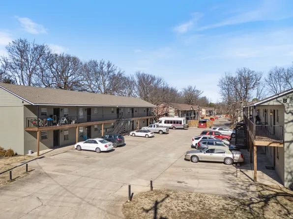 884 W Holly St, Fayetteville, AR 72703