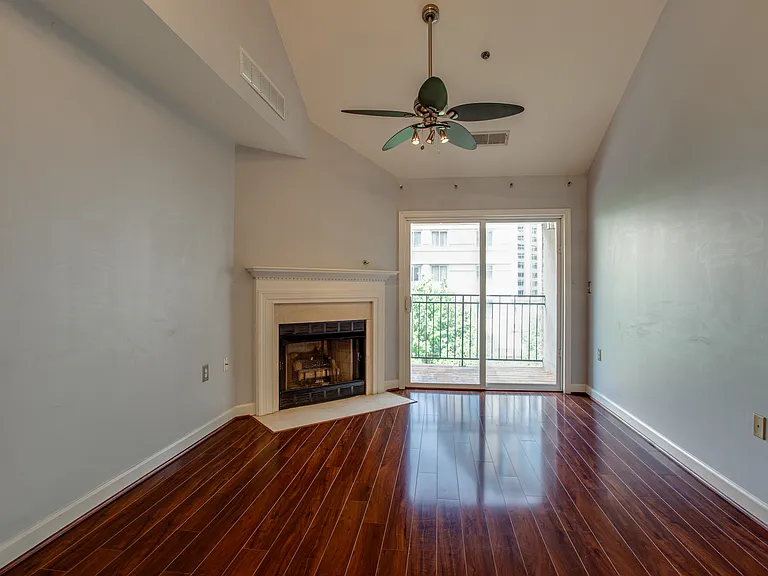 2310 14th St N #402 — Photo 11