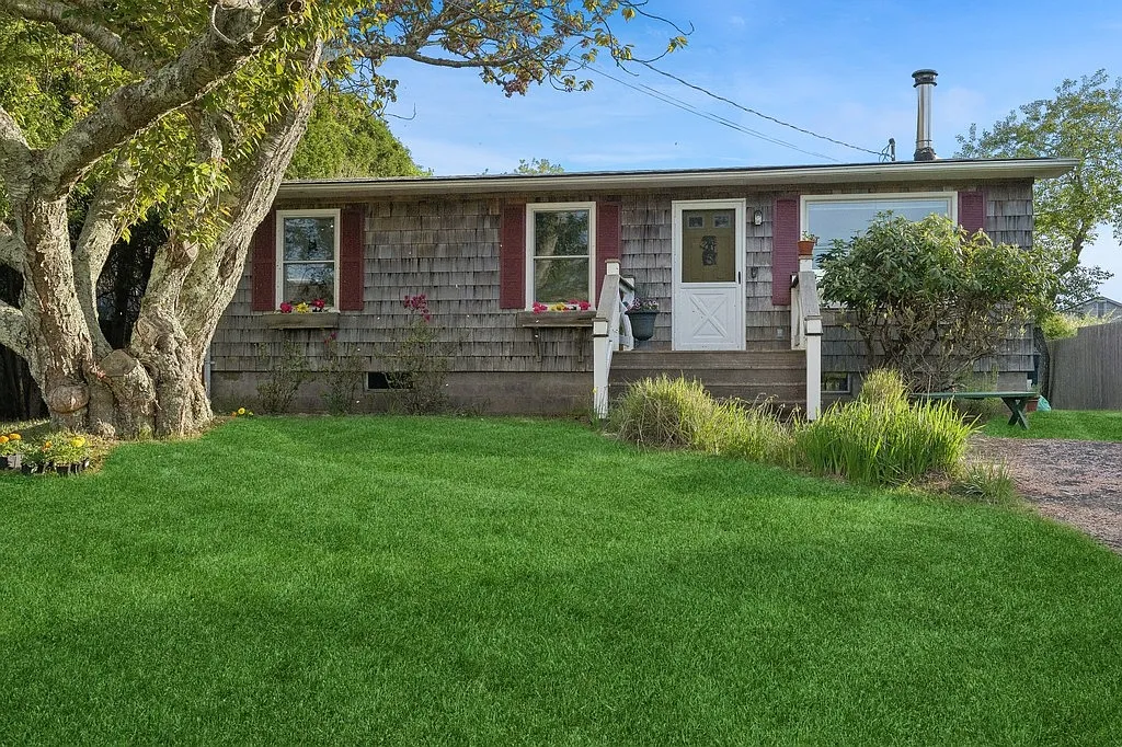 Montauk Ditch Plains Cottage — Photo 1