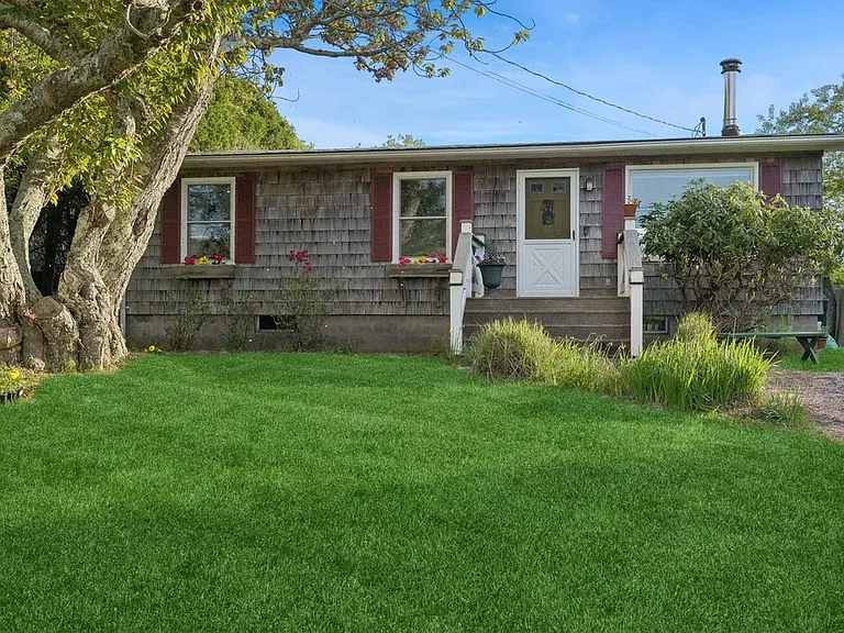 28 Rehan Ave — Photo 1