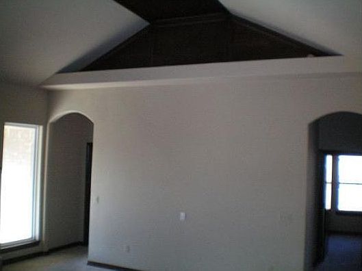 3rd image of 826 Woods Ave