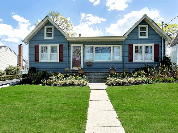 3rd image of 15 Hill Dr