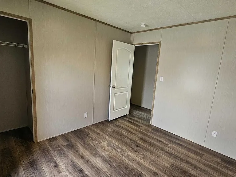 3211 Victor Ln — Photo 12