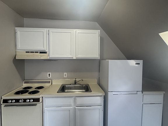 3rd image of 319 N 33rd St #8